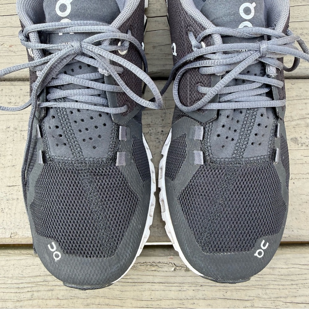 ON Running Cloud 6 Running Shoes in Black and White size 8.5 - Picture 5 of 16